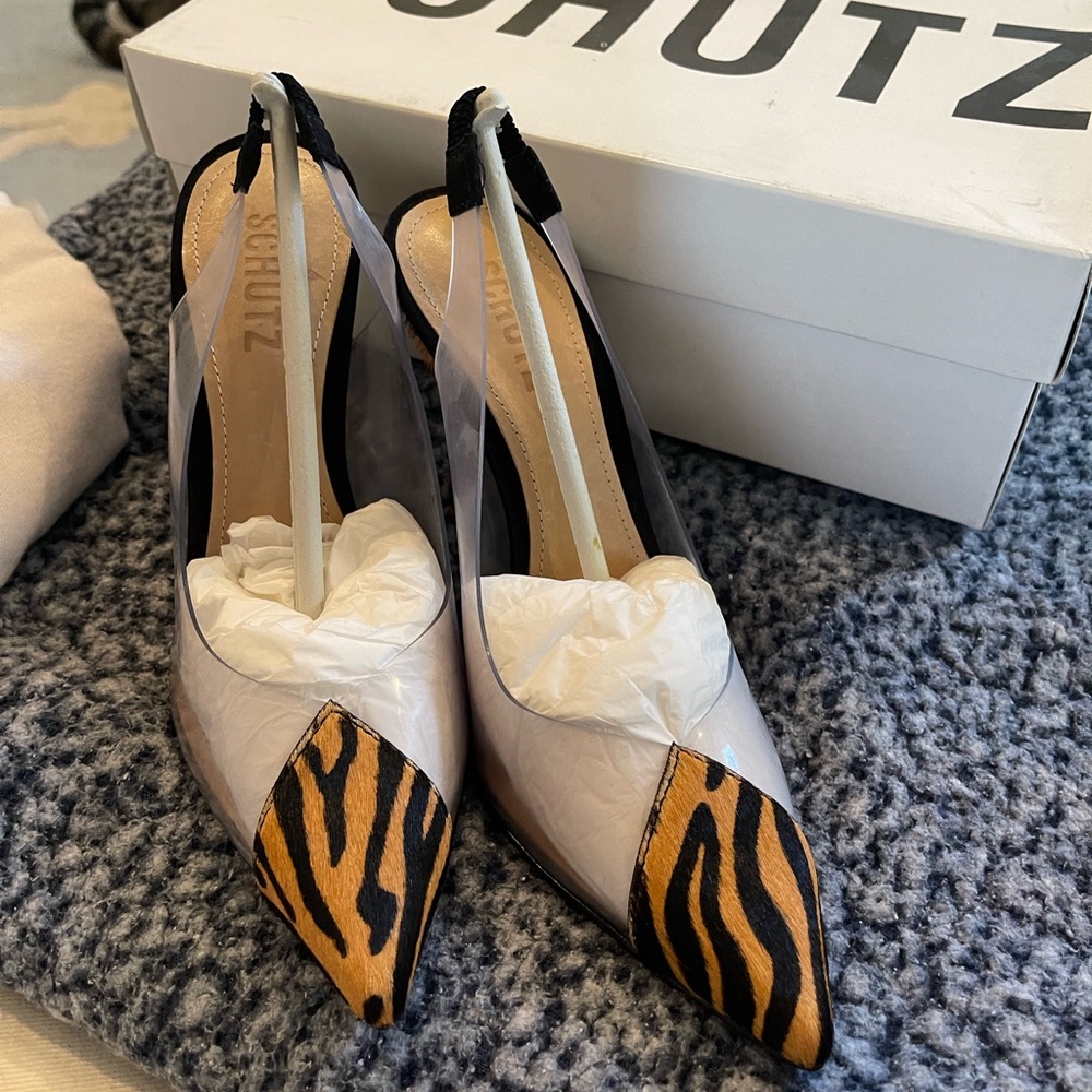 Schutz size 6 heel - brand new with box and dust bag! Only tried on inside!